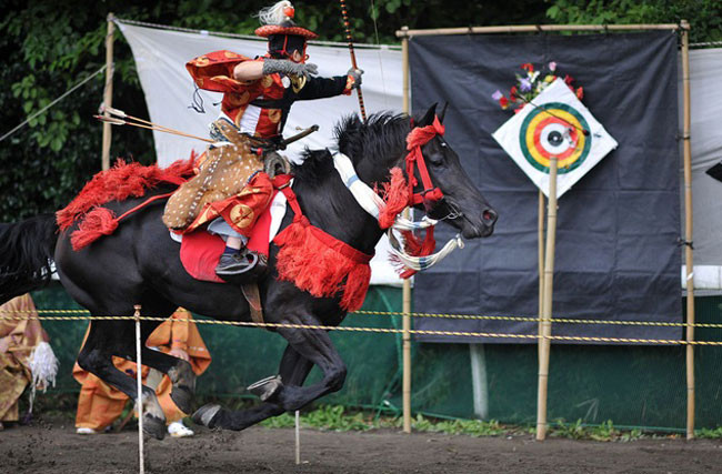 Lễ hội Yabusame- thi cưỡi ngựa, bắn cung