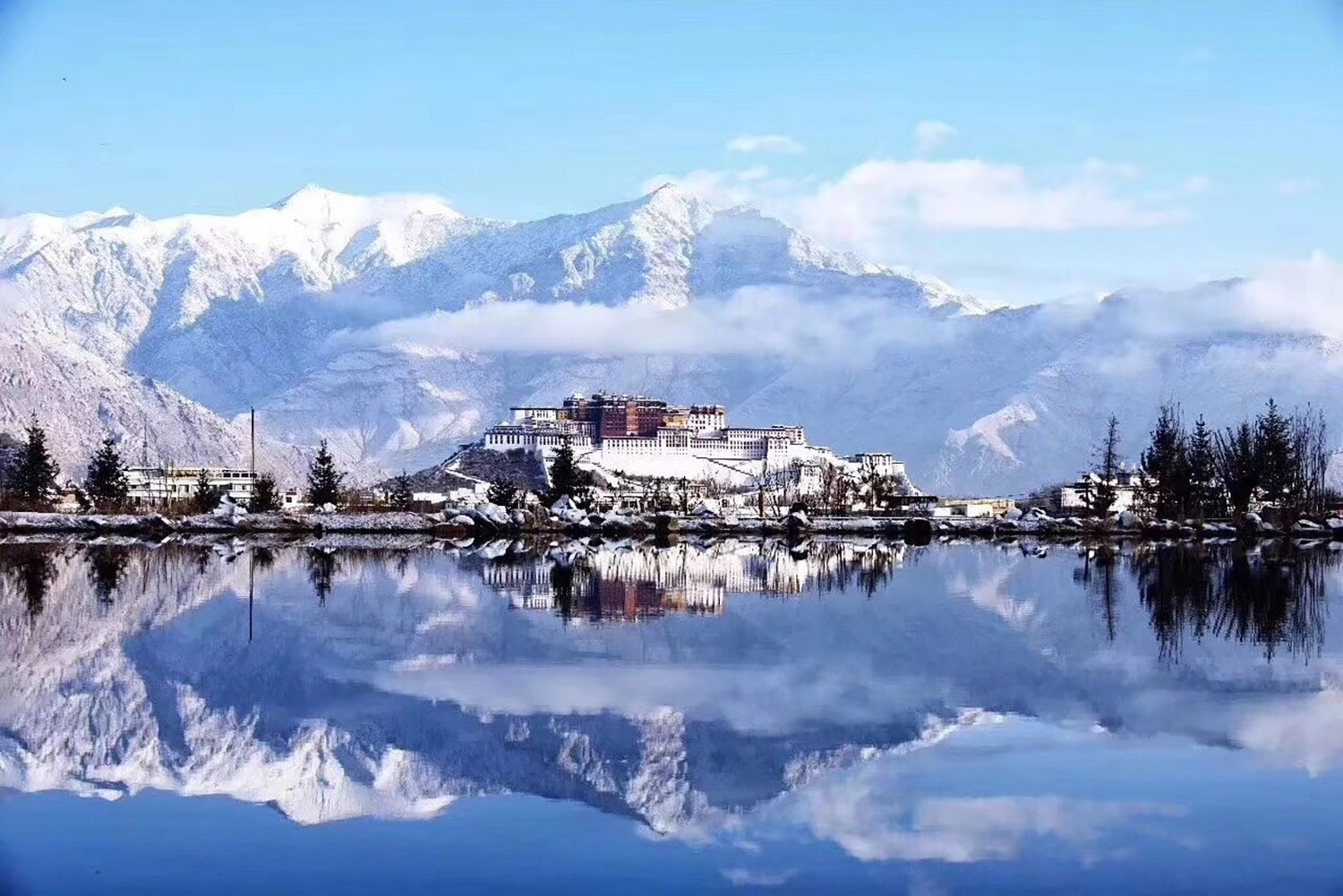 Tây Tạng phủ tuyết trắng trong mùa đông. Ảnh: Tibetan Review.