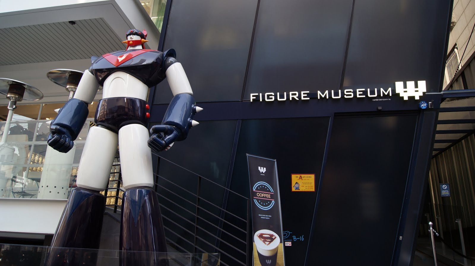 Khám phá bảo tàng hình W ở Gangnam.