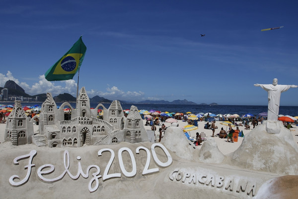 Thế giới chuẩn bị đón năm mới 2020 - Bãi biển Copacabana ở thành phố Rio de Janeiro, Brazil
