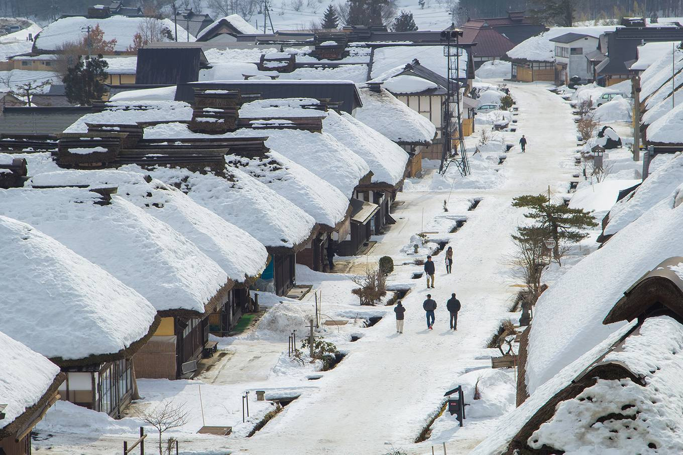 Ngôi làng cổ phủ tuyết như cổ tích. Ảnh: Em7/ConanEdogawa/Shutterstock.