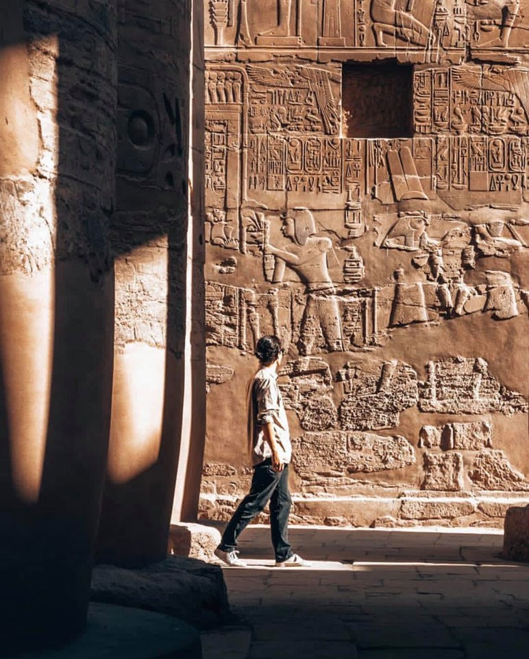 Khám phá ngôi đền thiêng Karnak tại Ai Cập. Ảnh: Planetajuan, Danielfaouakhiri.