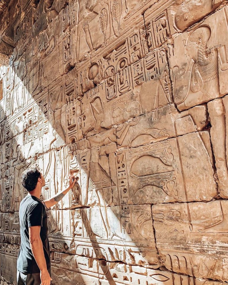 Khám phá ngôi đền thiêng Karnak tại Ai Cập. Ảnh: Planetajuan, Danielfaouakhiri.