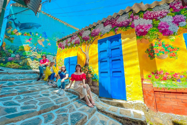 Làng chài Nhơn Lý sống động nhờ bích họa