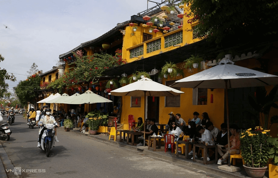 Phố cổ Hội An là điểm đến hút khách quốc tế. Ảnh: Đắc Thành.
